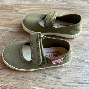 Cienta brand, Mary Jane type shoes for toddler. Size 5 (22 Euro)